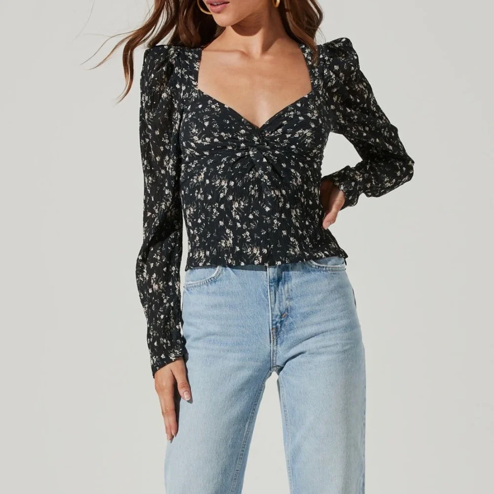 ASTR The Label Twist Front Top - Picture 2 of 7